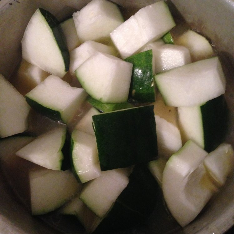 眉豆薏米水鸭汤步骤7