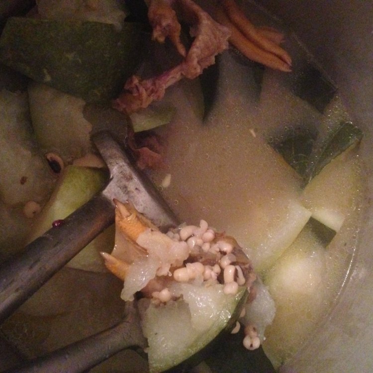 眉豆薏米水鸭汤步骤8