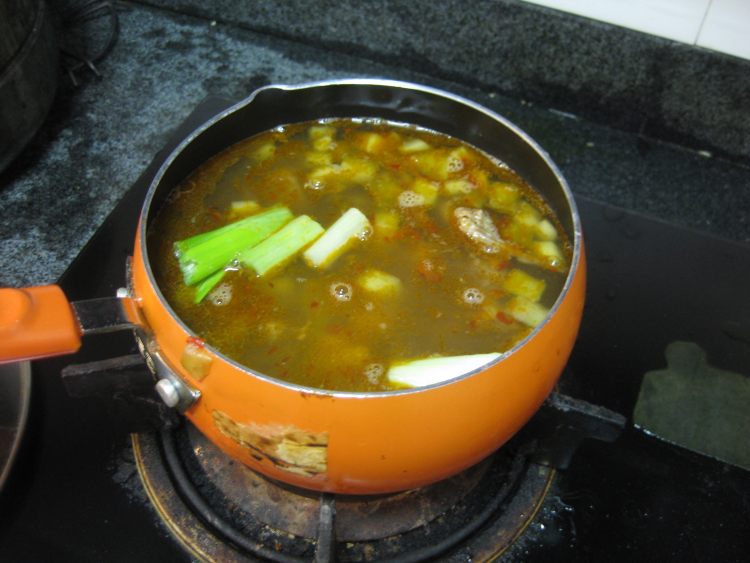 酸菜木耳炖鸭肉步骤9