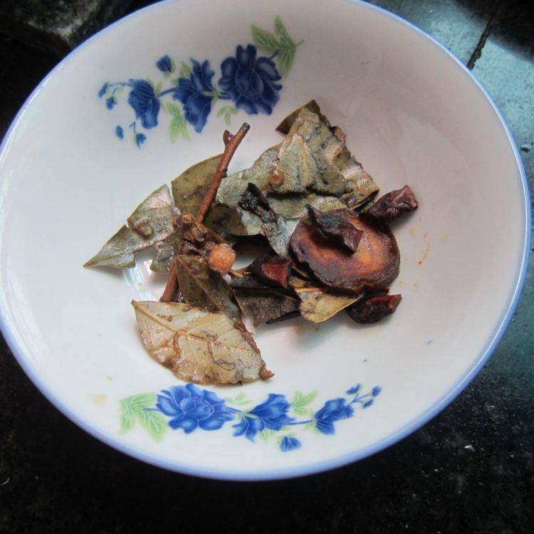 青椒卤豆腐干烧鸭步骤3