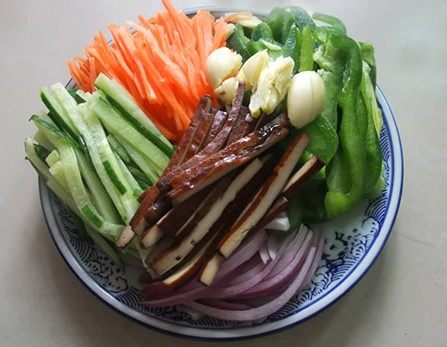 鸭丝彩蔬步骤2