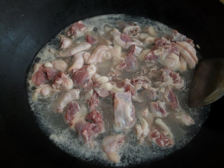 豆鼓焖鸭步骤1
