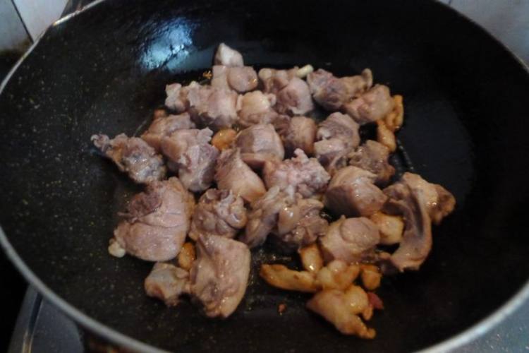 鸭肉蒸芋头步骤7