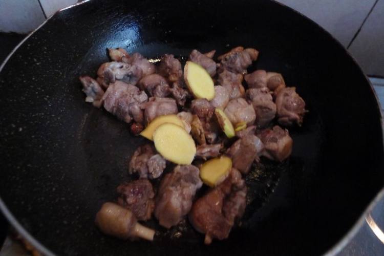 鸭肉蒸芋头步骤8