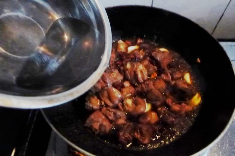 鸭肉蒸芋头步骤11