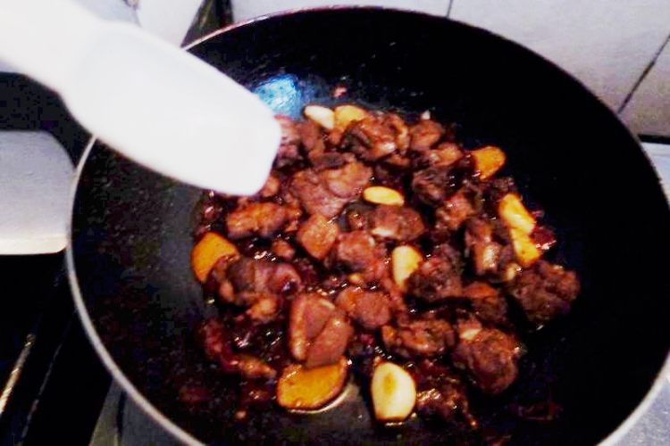 鸭肉蒸芋头步骤12