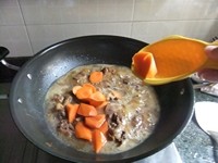 胡萝卜炖鸭肉步骤10