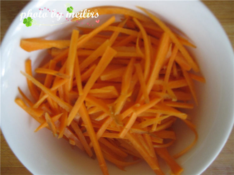 鸭丝蔬菜煎饼步骤1