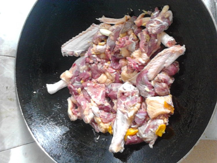 焖鸭肉步骤5
