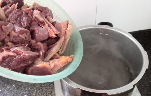 香菇豆腐炖老鸭汤步骤2