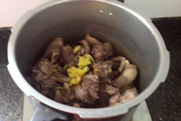 香菇豆腐炖老鸭汤步骤5