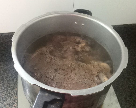 香菇豆腐炖老鸭汤步骤3