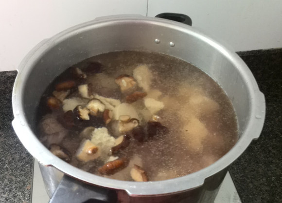 香菇豆腐炖老鸭汤步骤8