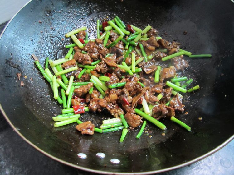 蒜苔炒鸭肉步骤13