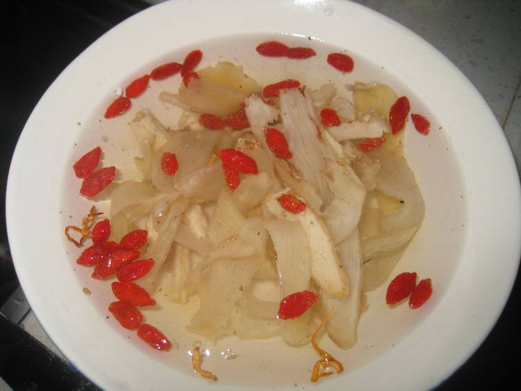 虫草花炖鸭汤步骤3