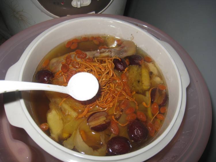虫草花炖鸭汤步骤9