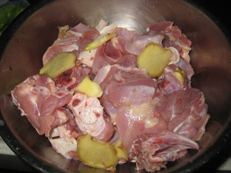 秋栗红烧鸭肉步骤1