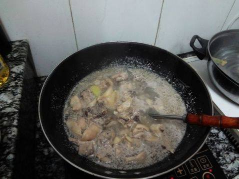 黄豆鸭肉煲步骤2