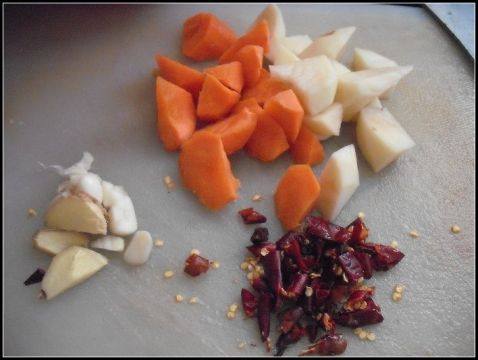 红萝卜土豆烧鸭步骤2