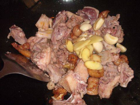 土豆蒸鸭肉步骤5