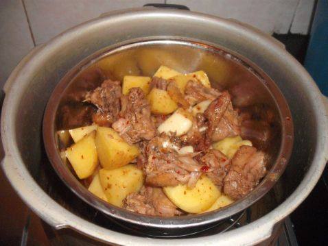 土豆蒸鸭肉步骤7