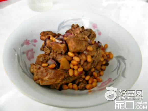 鸭腿焖黄豆