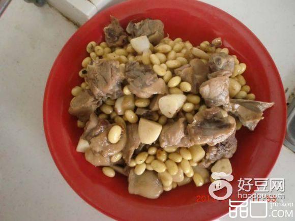 鸭腿烧黄豆