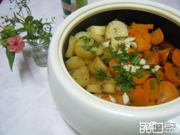 啤酒鸭炖萝卜土豆