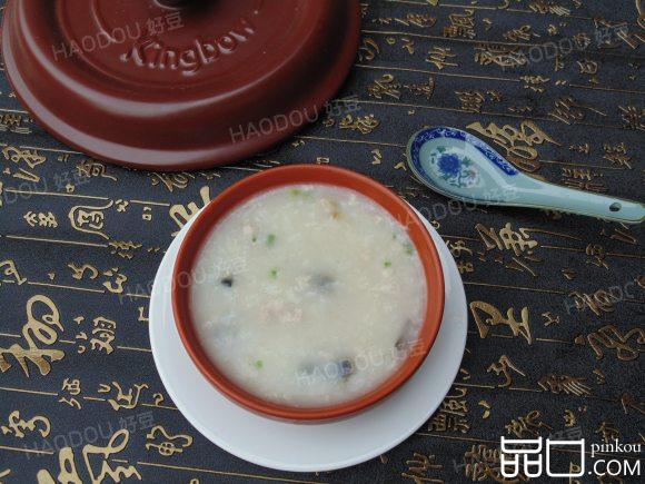 砂锅皮蛋瘦肉粥