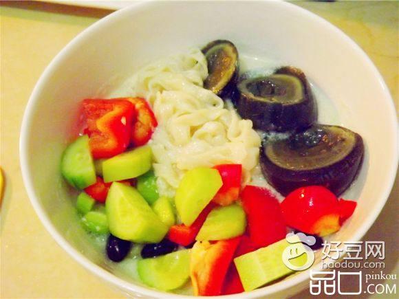 青菜皮蛋豆浆面