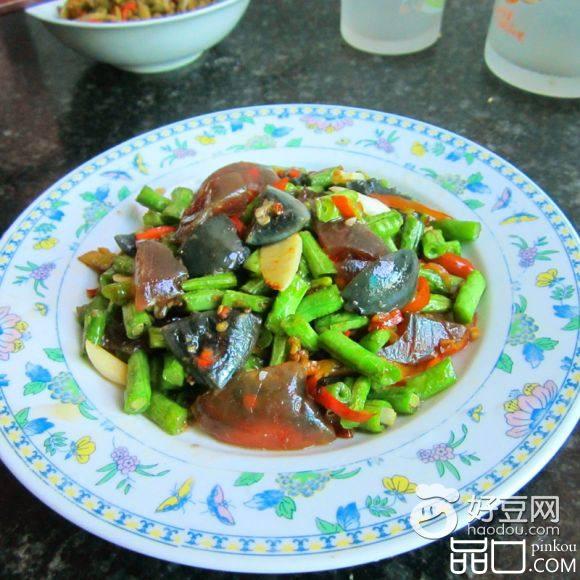 鲜豆角炒皮蛋
