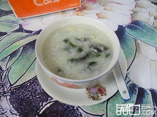枸杞叶皮蛋瘦肉粥