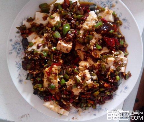 辣椒浇皮蛋豆腐