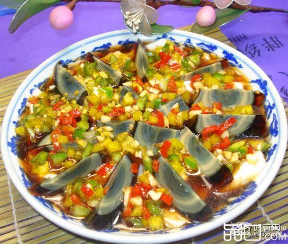 豆腐伴皮蛋   下酒菜