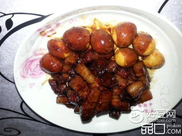 红烧肉炖鹌鹑蛋