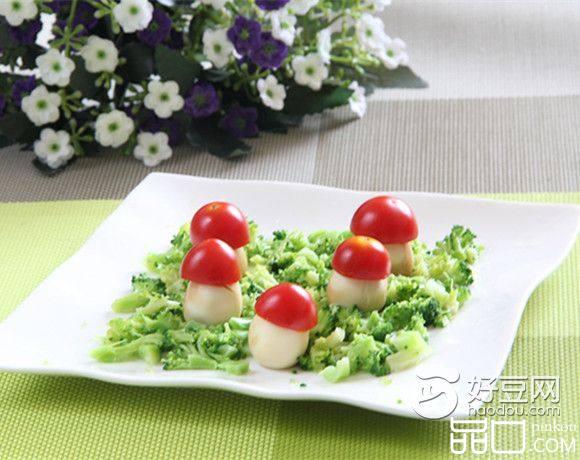 草丛蘑菇