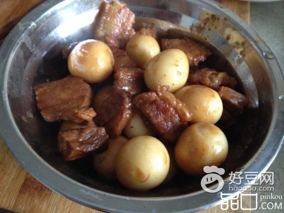 五花肉烧鹌鹑蛋