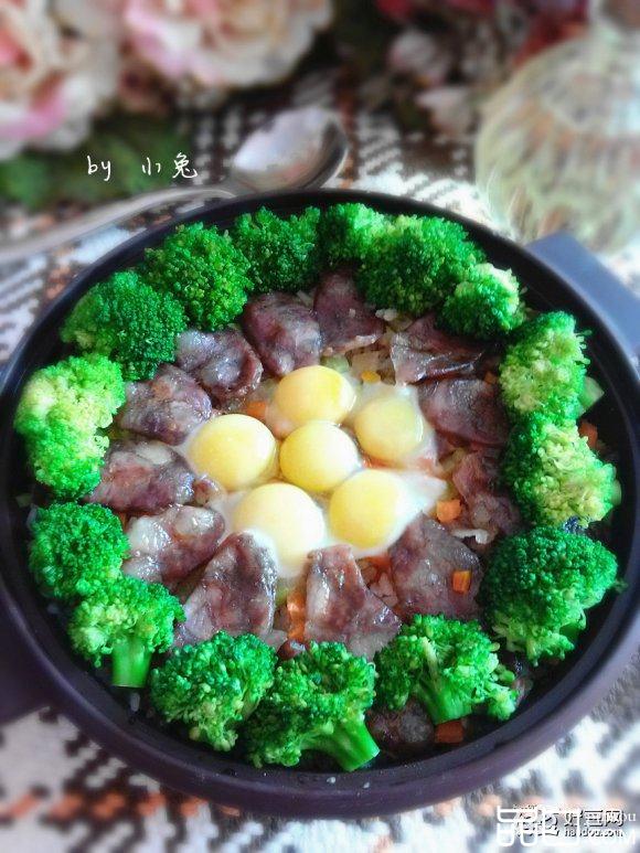 鹌鹑蛋腊肠煲仔饭