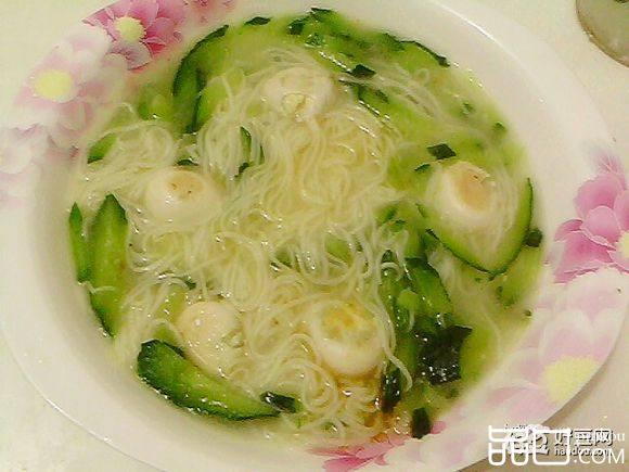 黄瓜鹌鹑挂面