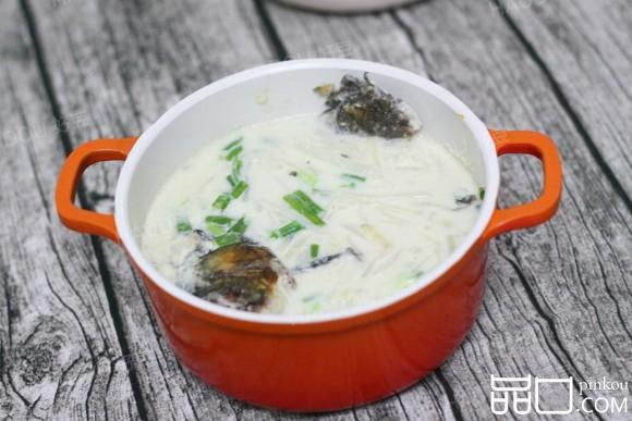 萝卜鲫鱼汤
