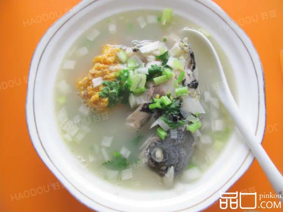 特色奶汤鲫鱼