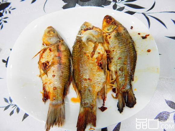 香烤鲫鱼
