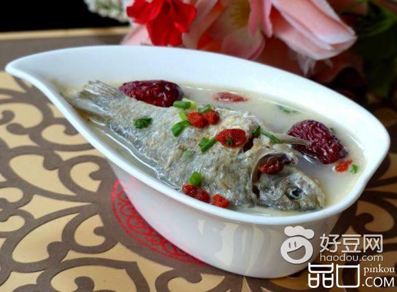 乳白鲫鱼汤