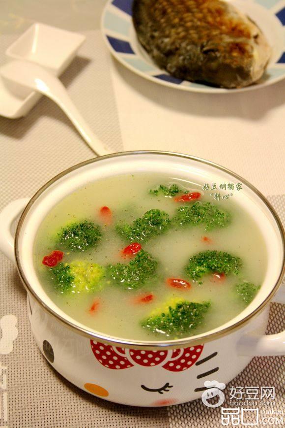 西兰花鲫鱼汤
