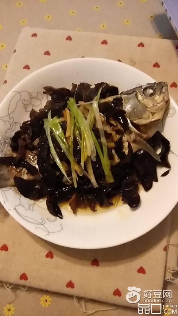 木耳蒸鲫鱼