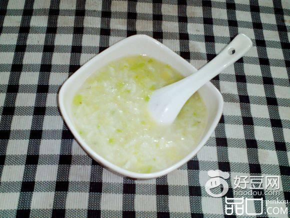 黄豆芽鲫鱼汤粥