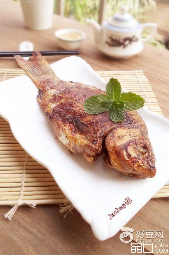酱香煎鲫鱼