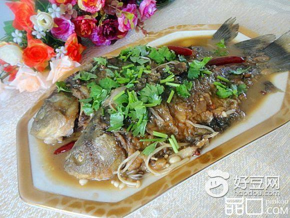 炖野生鲫鱼