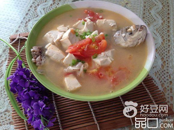西红柿豆腐鲫鱼汤