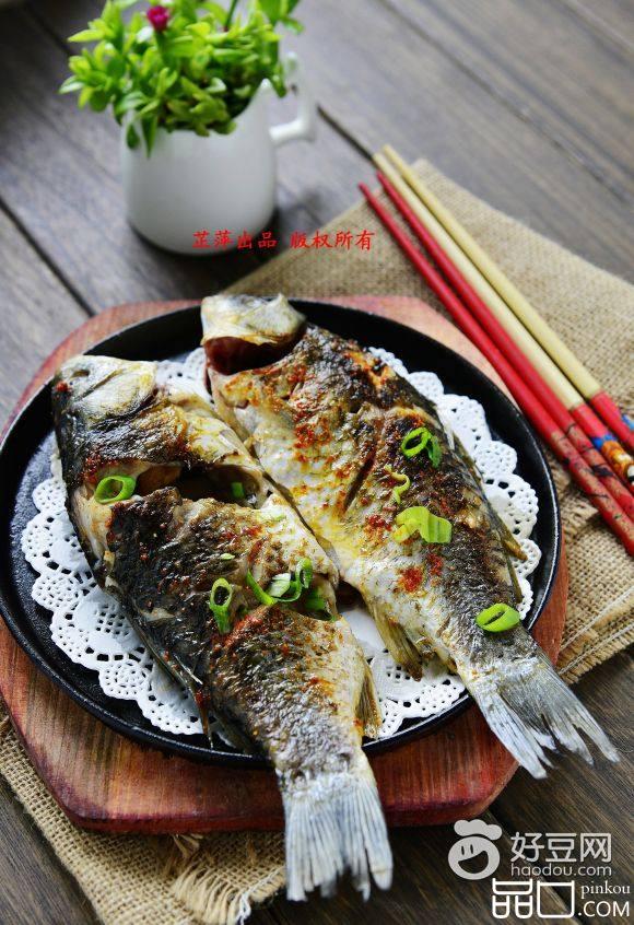 煎烤鲫鱼